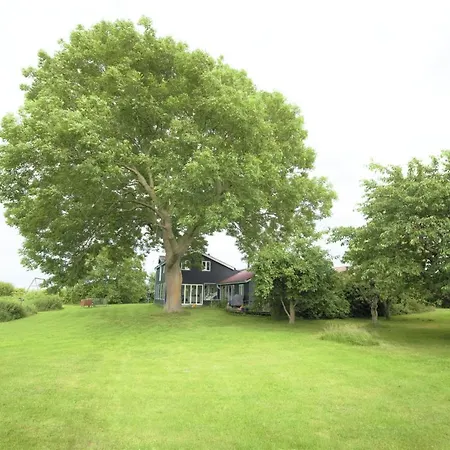 Homestay With Open Views And A Beautiful Garden
